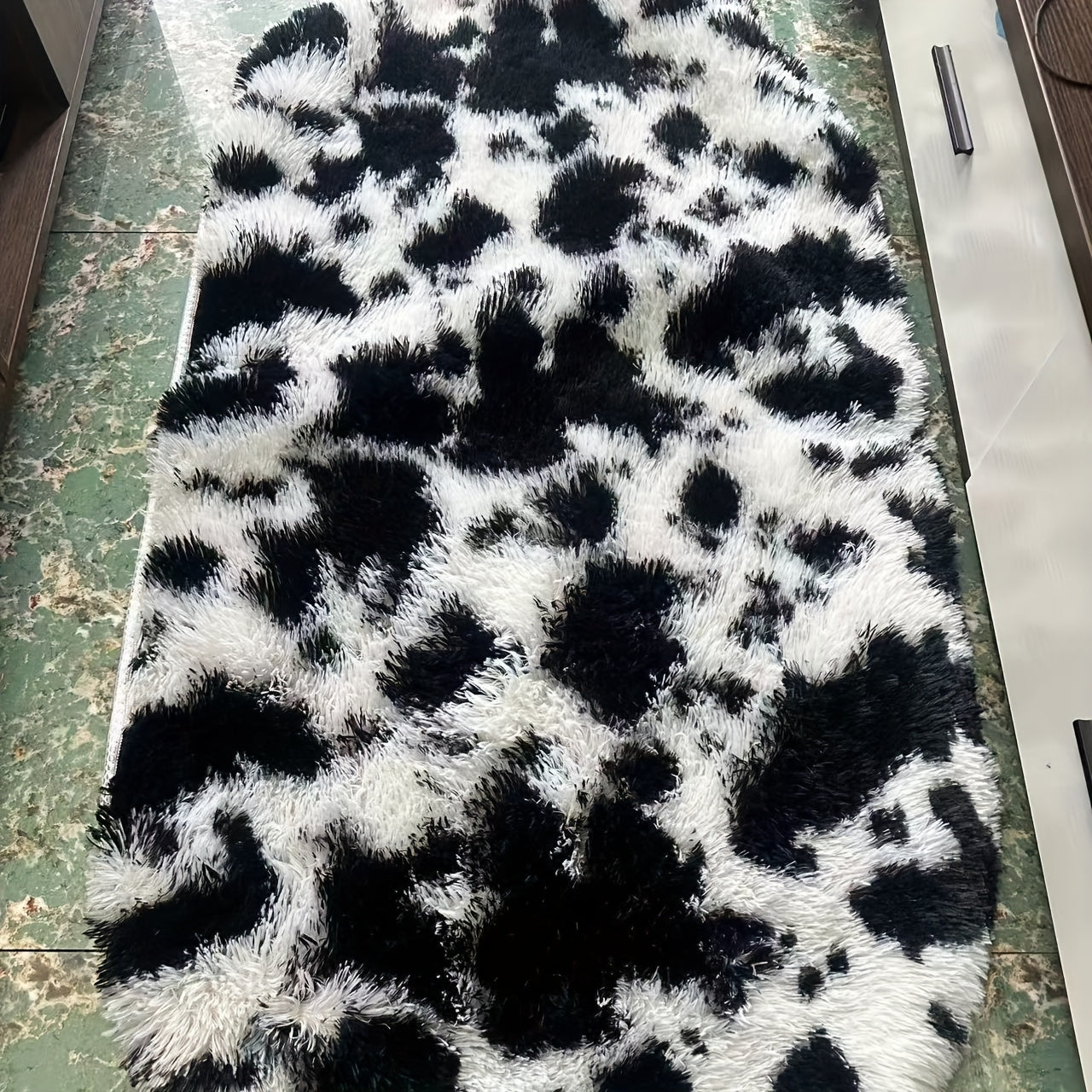 1pc Plush Floor Mat, Fluffy and Soft Oval Rug, Plush Carpet Suitable for Living Room and Bedroom, Machine Washable Polyester Fiber, Durable and Luxurious Home Decor